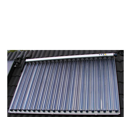 Panel solar de tubos de vacío instalado sobre un tejado